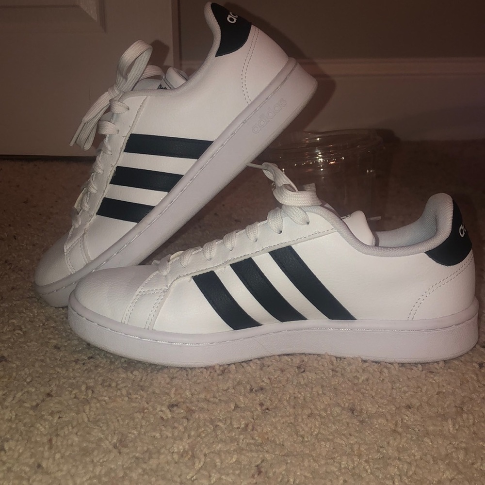 BRAND NEW ADIDAS VL Court 2.0 sneakers 💥💥
